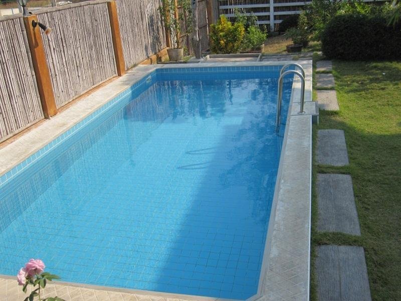 Swimming pool at Baan Parinda