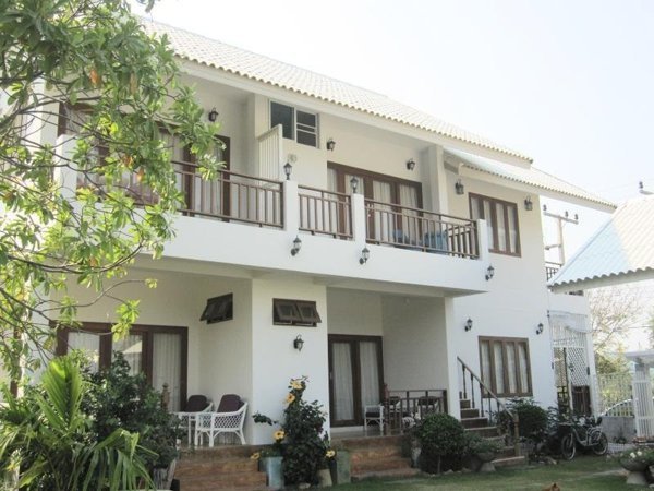 Baan Parinda building facade