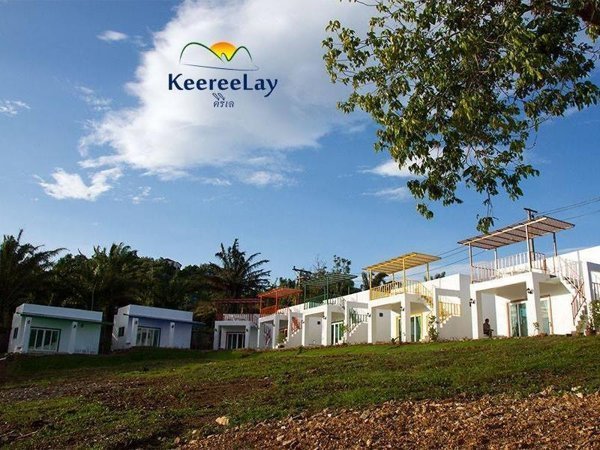 KeereeLay bungalows on a hillside