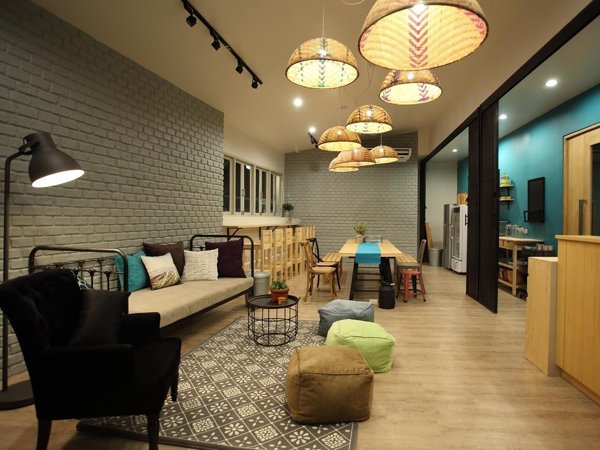 Communal lounge at Lupta Hostel Patong Hideaway