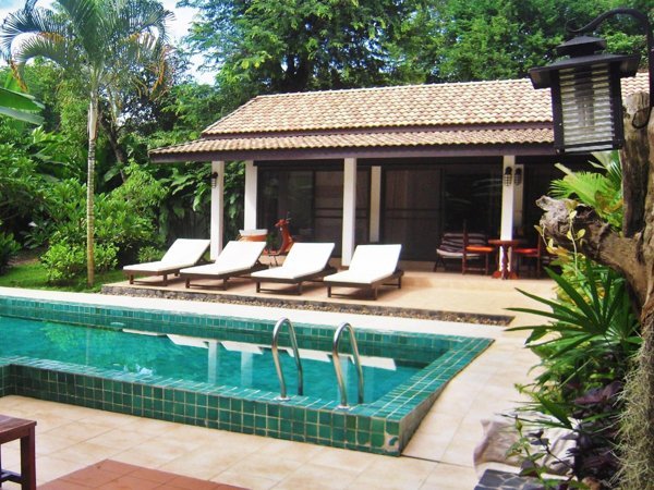Swimming pool and garden house at Nova Maetaeng Guest House