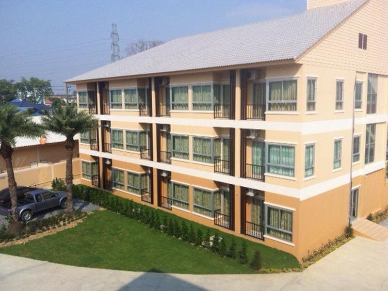 U-Dee Hotel building and garden
